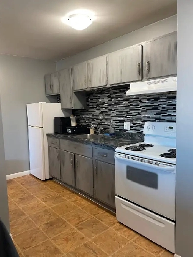 2 bedroom apartment west Oct1  (top floor heat, hot water inclu Image# 2