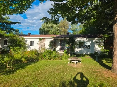 Charmante maison de plain-pied avec terrain privé à louer. Image# 1