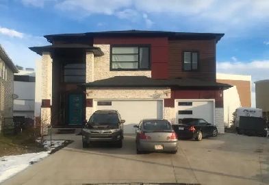 3850 SqFt of Modern Living Image# 2