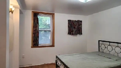 Berri-Uqam-Meublé/Furnished-2 Chambres avec bain privé/2 Rooms. Image# 3