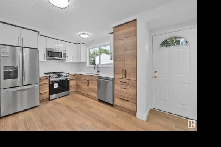 FULLY RENOVATED TOWNHOUSE - 416 HERMITAGE ROAD NW Image# 7