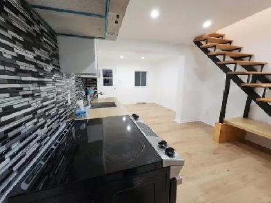 Appartement 3.5 sur deux étages avec entrée privée et jardin! Image# 7