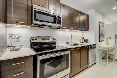 Luxury Furnished One Bedroom Condo Lakeshore/Bathurst Image# 5