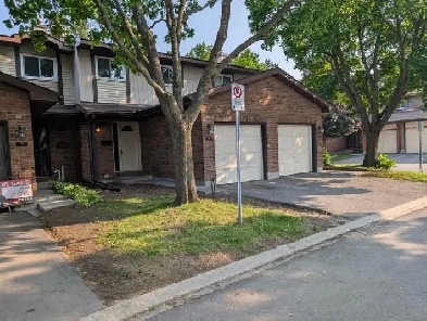3 1 Bedrooms Renovated Townhouse for Rent, Kanata. Won't Last! Image# 9