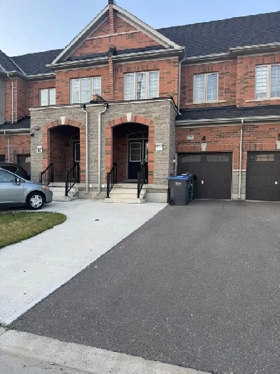 4 Bedroom Townhouse House for Rent in Brampton Image# 1
