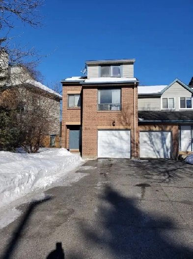 Spacious 3-Bedroom Corner Townhouse in Kanata Lakes Image# 8