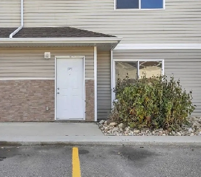 Gorgeous 3 Bedroom Townhouse in Desirable Johnstone Park! Image# 1