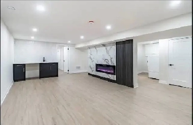 SPACIOUS BRIGHT TWO BDRM SUITE W/ PRIVATE ENTRANCE HAMILTON! Image# 5