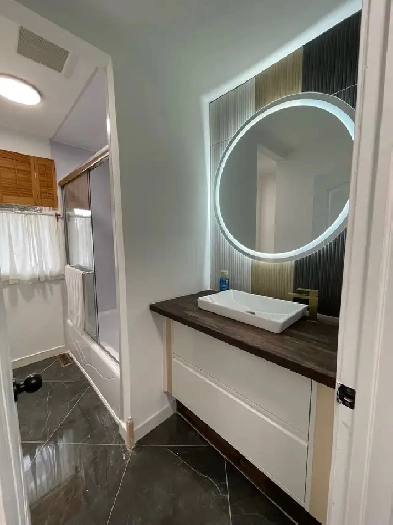 room for rent off of viewmount Dr. Image# 7