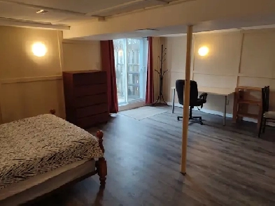 Bachelor unit, all utilities  WiFi included Image# 1