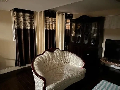 SINGLE ROOM AVAILABLE IN 3 BEDROOM WALK-OUT BASEMENT Image# 1