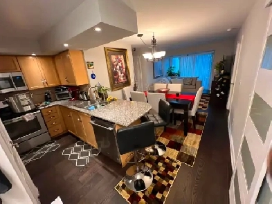 By CN-Tower,Den/room for rent in the heart of downtown King/John Image# 2