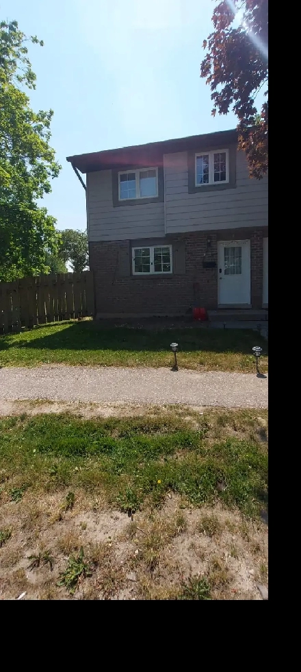 Townhome for rent in Kitchener in Quite neighborhood Image# 3