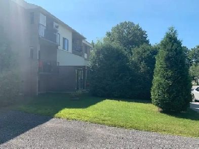 Très bel appartement 4 1/2 à louer  à Magog Image# 7