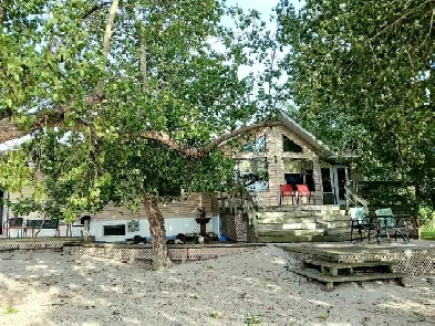 RARE Lakefront home, St. Laurent Image# 1