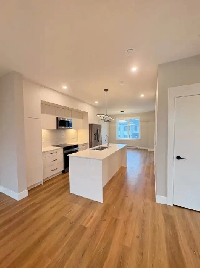 NEW 3 Bedroom 2.5  bath Townhouse Image# 4
