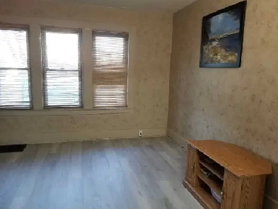 2Bedrooms BsmtWindsor Ford/battery/St.Clair Howard/Erie大 Image# 1