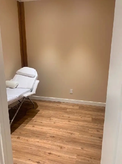 Beautiful  space  for Rent in a busy  shopping plaza Inner city Image# 3