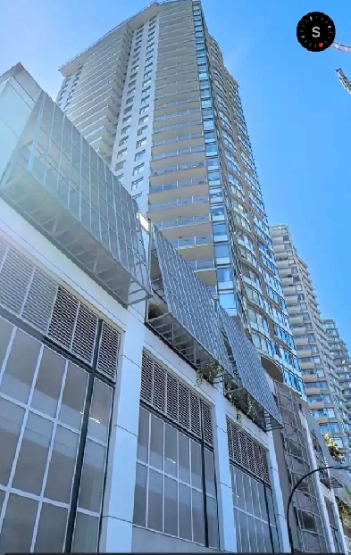 2BR, 2Bath - 800sq ft - home to work anywhere on the Skytrain r Image# 9