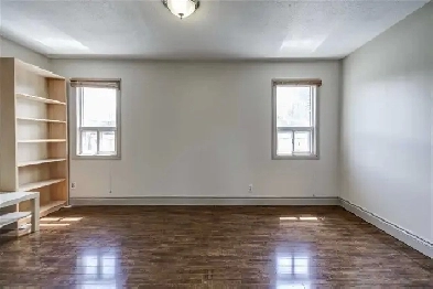 FULLHOUSE/SAHRED ROOM AVAILABLE IN MISSISSAUGA.HEART OF THE CITY Image# 11