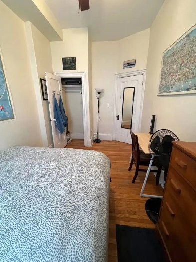 Room in quiet downtown apartment - parking   everything included Image# 2