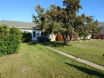 3 Bedroom House   Garage for rent in Athlone Image# 4