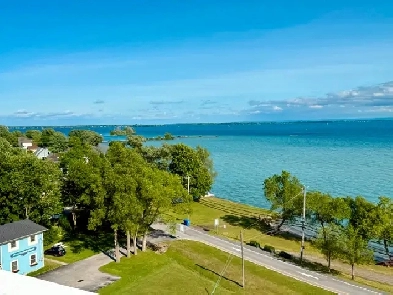 Condo a vendre au bord de l'eau Image# 1