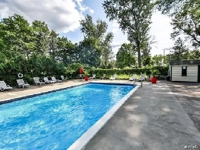 TOUT INCLUS! Grand condo 3 et 1/2 830p.ca, MEUBLÉ à louer, 1650$ Image# 1