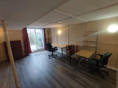 Bachelor unit, all utilities  WiFi included Image# 1