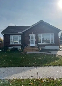 Main Floor 2 Bed, 1 Bath Home for Rent – Thunder Bay, ON Image# 1