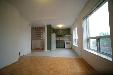 Bright & Beautiful 3-Bedroom @ Dupont & Christie Image# 1