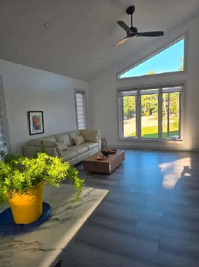 Stunning almost new 2 level home on golf course for sale Image# 6