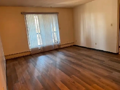 Lower mount royal 1 bedroom, parkg,hardwood flr $ 1290/m  elect Image# 1