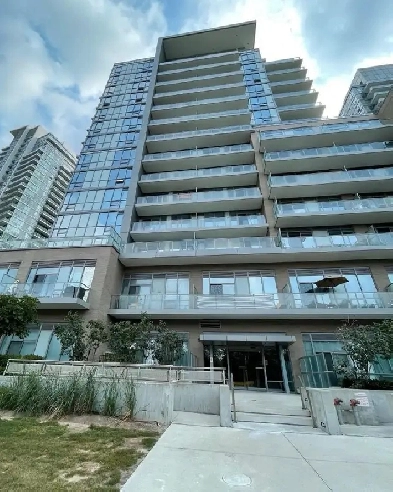 Stylish 1   1 Condo with Versatile Den in Prime Location Image# 1