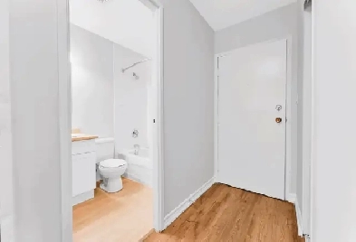 Studio Bachelor Available - 800 Castell Rd Image# 3