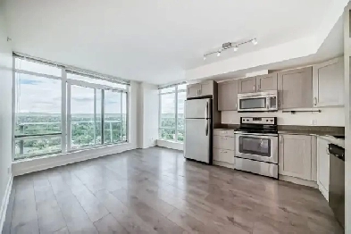 Luxury 2-bedroom top-floor apartment steps from U of C Image# 5