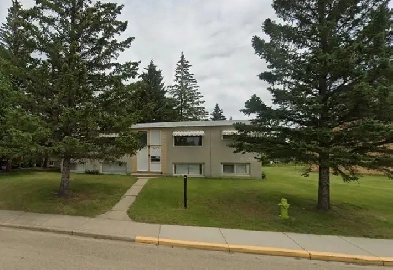 1 3913 38A Avenue - 2 Bedroom Apartment for Rent Image# 1