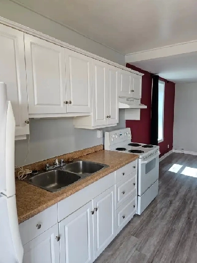 $2100.00 - 3  BEDROOM APT. IN THOROLD NOW AVAILABLE Image# 1