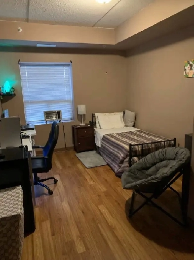 28 University Ave E (7B Room 4) Image# 1