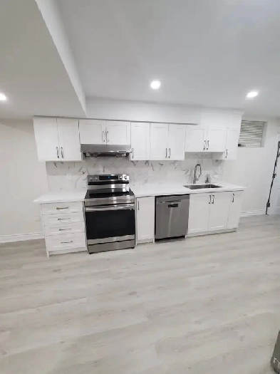 NEW SPACIOUS APARTMENT (3 ROOMS   1 BATH) Image# 2