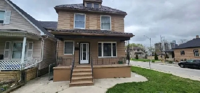 4 bedroom house for rent in Windsor $2300 Image# 5