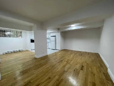 Grand appartement 2 chambres 2 salles de bains pres Udem et HEC Image# 9