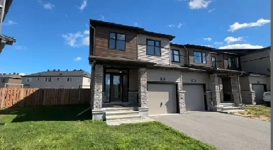 End unit in Avalon. LOCATION, LOCATION! $675,000 Image# 7