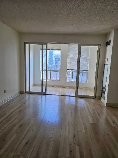 Yonge and College 1 1 / Utilities Included. Image# 5