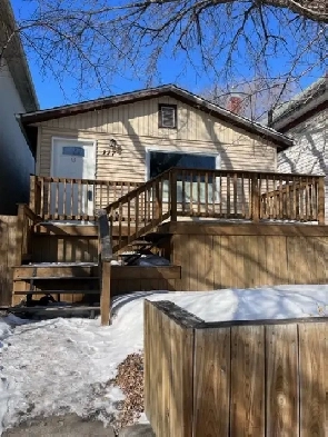 Westmount area 3 bdrm main floor suite-Avail Oct 1 Image# 7