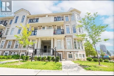 Townhouse in Mississauga for $720,000. 2 Bed and 2 bath 1 park Image# 1