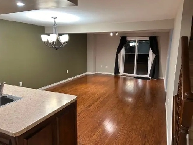 3 bedroom, 2 bathroom detached house in Pond Mills. Image# 1