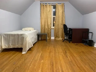 LARGE Room - FEMALE - West 3rd St - Mohawk - StJo Hosp - Sep 1st Image# 1