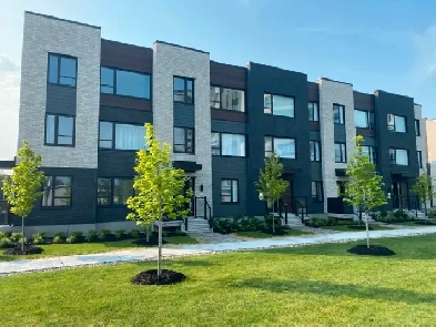 Condo Townhouse for Sale/ Maison à étages à vendre 755 000$ Image# 1