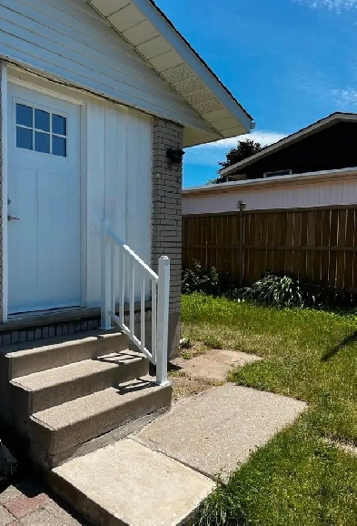 3 Bedroom Upper Unit Image# 1